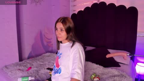 Snapshot of bellaa_becca chatting on 12-29-24, 06:49 Bella Becca online show from 12-29-24, 06:49