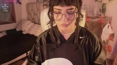 Bella  online show from 10-18-25, 07:58