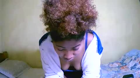 Snapshot of bellaena chatting on 10-11-25, 12:10 bellaena online show from 10-11-25, 12:10