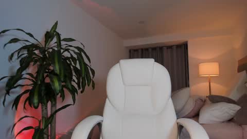 Bella Mia online show from 01-26-25, 04:20