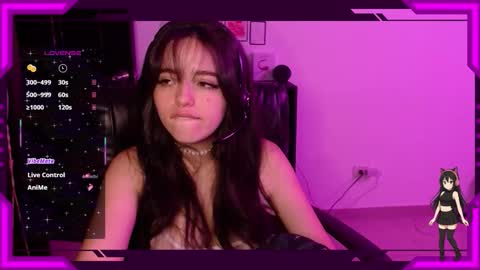 Snapshot of bellamoteluna chatting on 10-22-25, 02:01 Bella Monteluna online show from 10-22-25, 02:01