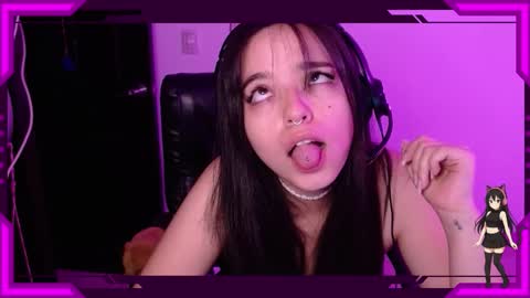 Snapshot of bellamoteluna chatting on 10-28-25, 01:31 Bella Monteluna online show from 10-28-25, 01:31