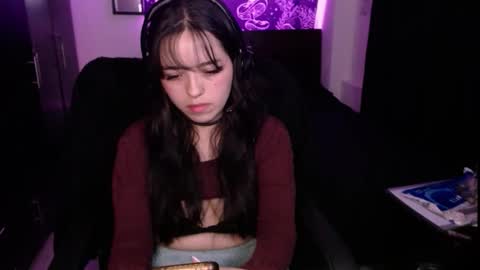 Snapshot of bellamoteluna chatting on 11-27-25, 11:40 Bella Monteluna online show from 11-27-25, 11:40