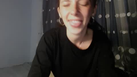 bellaqueen0701 online show from 02-07-25, 06:56