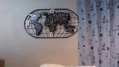 Snapshot of bellaqueen69 chatting on 12-14-25, 04:40 Bella shane online show from 12-14-25, 04:40