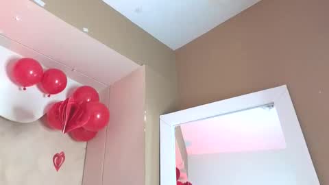 Snapshot of bellarooux chatting on 02-16-26, 01:29 bellarooux online show from 02-16-26, 01:29