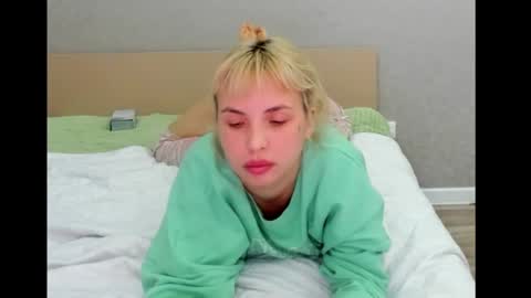 Bella Seen online show from 12-15-24, 05:42