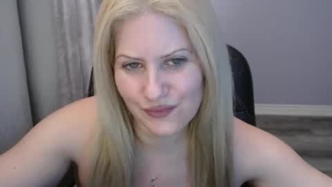 Snapshot of bellastar84 chatting on 03-03-25, 02:48 Starr40 online show from 03-03-25, 02:48