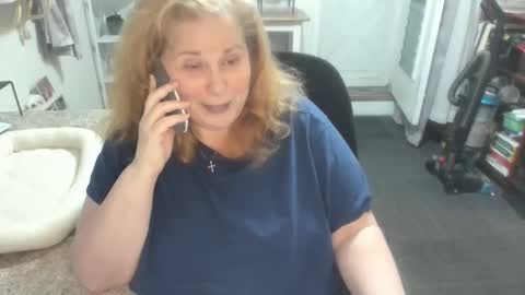 Snapshot of bellavoca chatting on 11-10-25, 10:42 Bellavoca online show from 11-10-25, 10:42