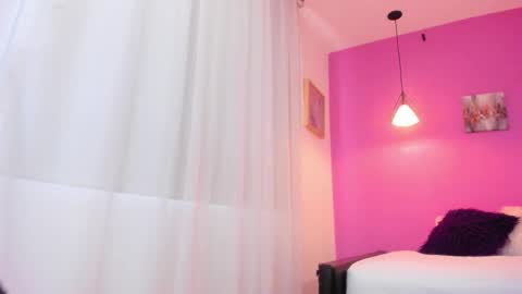 Snapshot of bellawild_ chatting on 02-14-26, 12:13 Bella Wild online show from 02-14-26, 12:13