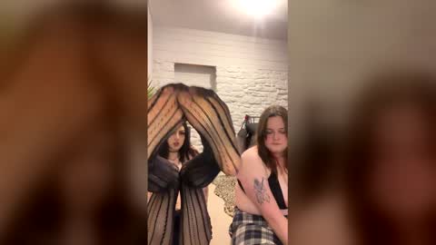 Snapshot of bellaxlauren chatting on 02-24-26, 08:51 bellaxlauren online show from 02-24-26, 08:51