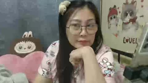 Snapshot of bellbabe chatting on 01-12-25, 01:58 Bella online show from 01-12-25, 01:58