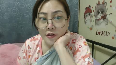 Snapshot of bellbabe chatting on 02-25-25, 09:02 Bella online show from 02-25-25, 09:02