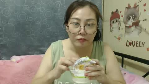 Snapshot of bellbabe chatting on 03-10-25, 05:54 Bella online show from 03-10-25, 05:54