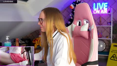 Snapshot of belle_alice chatting on 12-02-24, 10:39 Alice online show from 12-02-24, 10:39