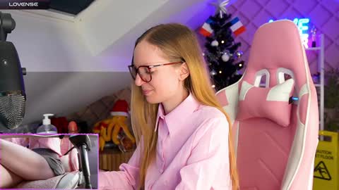 Snapshot of belle_alice chatting on 12-06-24, 11:00 Alice online show from 12-06-24, 11:00