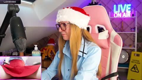 Snapshot of belle_alice chatting on 12-23-24, 10:53 Alice online show from 12-23-24, 10:53