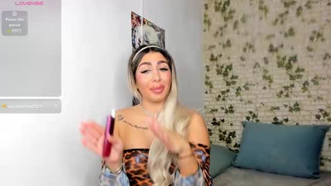 LucyJelly online show from 01-10-25, 05:24