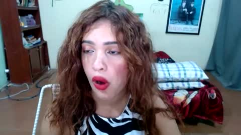 Snapshot of belle_katty000 chatting on 03-12-25, 07:06 SOFIA online show from 03-12-25, 07:06