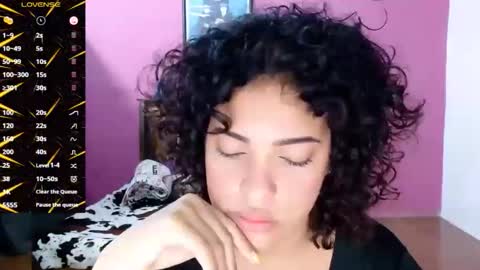 Snapshot of belle_katty000 chatting on 11-11-25, 01:49 SOFIA online show from 11-11-25, 01:49