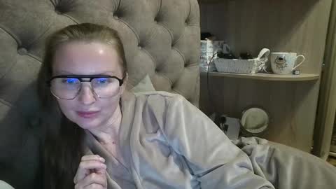 Amelia online show from 10-13-25, 04:07