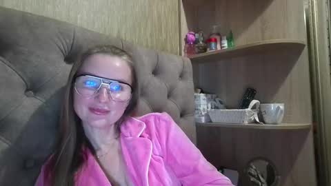 Amelia online show from 10-21-25, 05:35