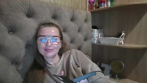 Amelia online show from 10-24-25, 03:41