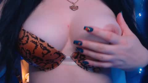Snapshot of bellelovexx chatting on 12-29-24, 10:47 Hello I am kind friendly and cute girl online show from 12-29-24, 10:47