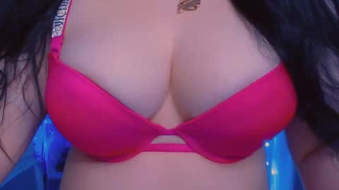 Snapshot of bellelovexx chatting on 01-27-25, 12:33 Hello I am kind friendly and cute girl online show from 01-27-25, 12:33