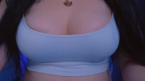 Snapshot of bellelovexx chatting on 01-28-25, 01:59 Hello I am kind friendly and cute girl online show from 01-28-25, 01:59