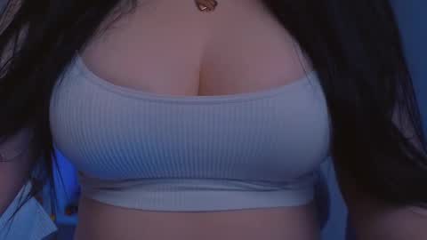 Snapshot of bellelovexx chatting on 02-13-25, 07:03 Hello I am kind friendly and cute girl online show from 02-13-25, 07:03