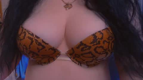 Snapshot of bellelovexx chatting on 03-10-25, 11:53 Hello I am kind friendly and cute girl online show from 03-10-25, 11:53