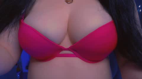 Snapshot of bellelovexx chatting on 03-11-25, 12:00 Hello I am kind friendly and cute girl online show from 03-11-25, 12:00
