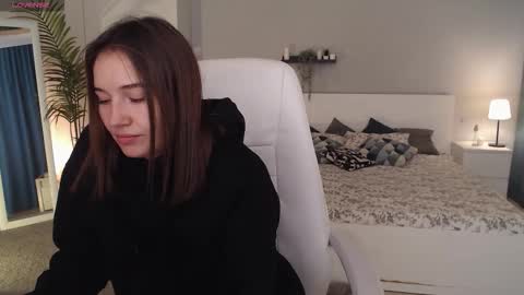 Bella online show from 09-19-25, 01:07