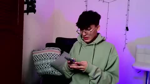 Neon online show from 11-12-25, 11:21