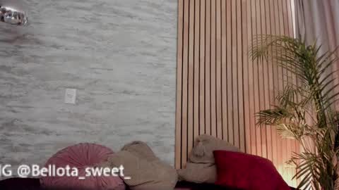 Snapshot of bellota_sweet chatting on 03-02-25, 08:29  Bella  online show from 03-02-25, 08:29