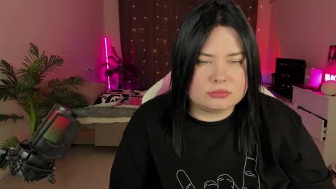 LinaBoo online show from 10-14-25, 05:14