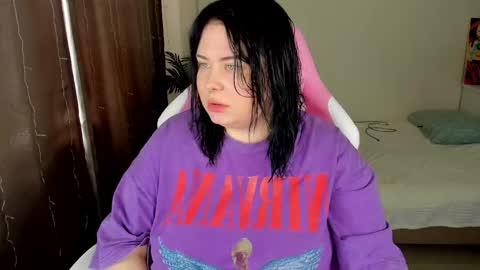 LinaBoo online show from 10-28-25, 07:12