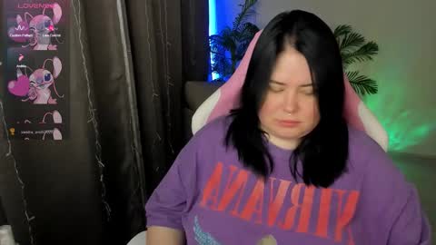 LinaBoo online show from 12-19-25, 06:09