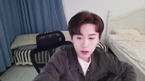 Snapshot of ben705676 chatting on 01-09-26, 02:42 Ben online show from 01-09-26, 02:42