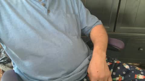 Snapshot of bendrinkin chatting on 12-25-24, 04:54 bendrinkin online show from 12-25-24, 04:54