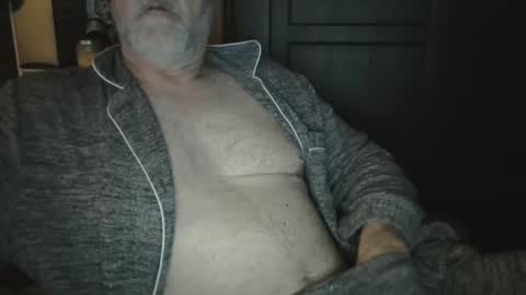 Snapshot of bendrinkin chatting on 12-29-24, 10:12 bendrinkin online show from 12-29-24, 10:12