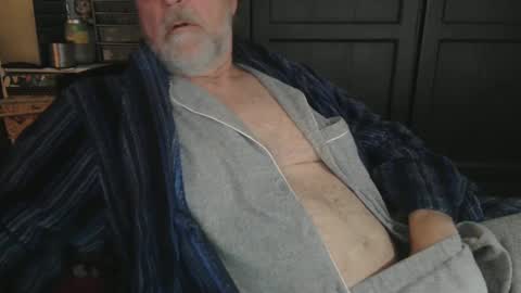 Snapshot of bendrinkin chatting on 01-17-25, 10:11 bendrinkin online show from 01-17-25, 10:11