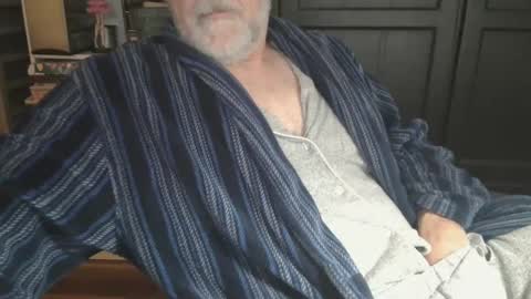 Snapshot of bendrinkin chatting on 02-06-25, 12:05 bendrinkin online show from 02-06-25, 12:05