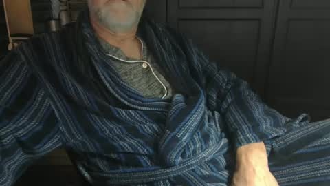 Snapshot of bendrinkin chatting on 02-19-25, 10:12 bendrinkin online show from 02-19-25, 10:12