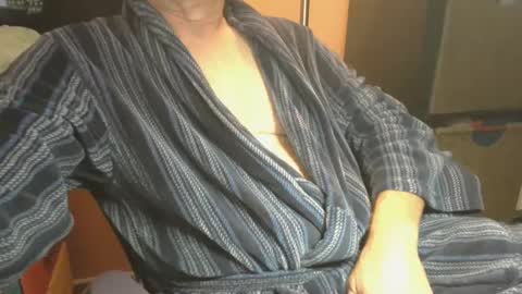 Snapshot of bendrinkin chatting on 09-28-25, 10:09 bendrinkin online show from 09-28-25, 10:09