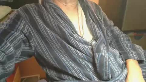 Snapshot of bendrinkin chatting on 09-29-25, 09:58 bendrinkin online show from 09-29-25, 09:58