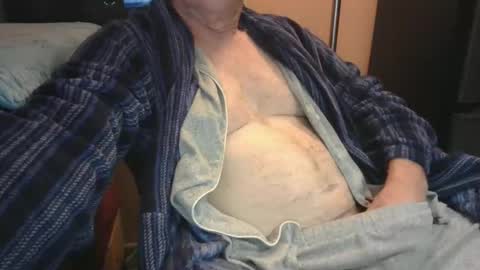 Snapshot of bendrinkin chatting on 10-26-25, 10:10 bendrinkin online show from 10-26-25, 10:10