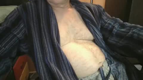 Snapshot of bendrinkin chatting on 11-08-25, 10:59 bendrinkin online show from 11-08-25, 10:59