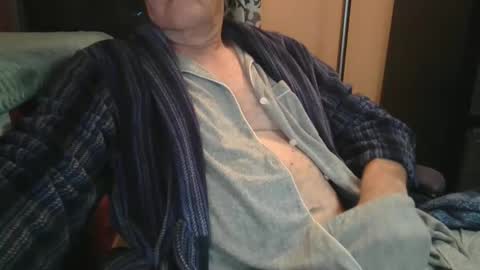 Snapshot of bendrinkin chatting on 11-11-25, 10:04 bendrinkin online show from 11-11-25, 10:04